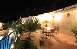 Pool mit Blick nach Westen zum Grill